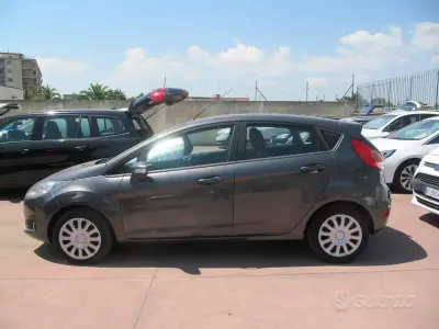 Usata Ford Fiesta 75 CV (55 kW) 2016 Grigio Utilitaria