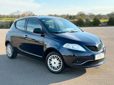 Usata Lancia Ypsilon Gold 69 CV (50 kW) 2016 Blu Utilitaria
