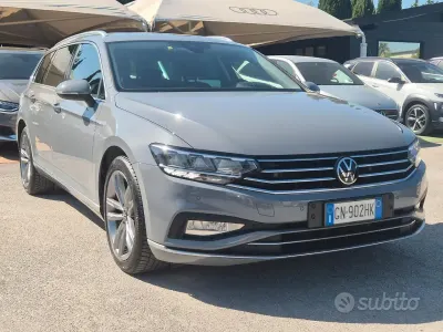 Gebraucht VW Passat Executive 150 PS (110 kW) 2023 Grau Kombi