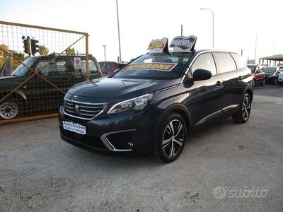 Usata Peugeot 5008 130 CV (95 kW) 2019 Blu SUV