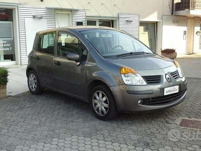 Usata Renault Modus Dynamique 75 CV (55 kW) 2008 Grigio Monovolume