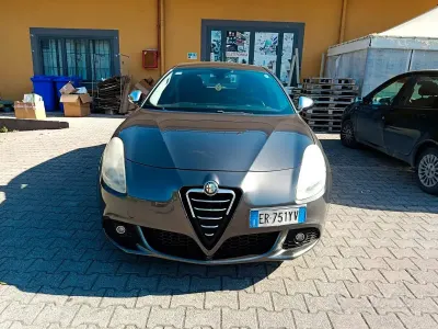 Usata Alfa Romeo Giulietta Exclusive 105 CV (77 kW) 2013 Grigio Utilitaria