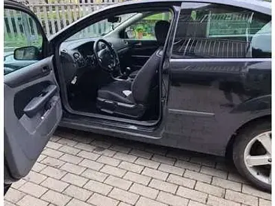 Käytetty Ford Focus 110 HP (80 kW) 2005 Musta Sedan
