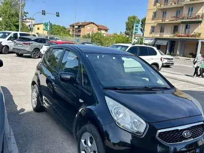 Begagnad Kia Venga 90 HK (66 kW) 2012 Svart Halvkombi