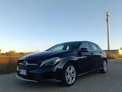 Usata Mercedes A180 109 CV (80 kW) 2018 Bluazzurro Berlina