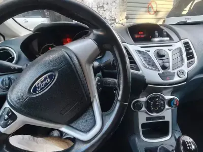 Usata Ford Fiesta 97 CV (71 kW) 2012 Bluazzurro Berlina