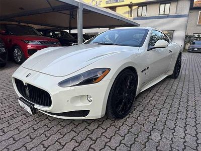 Usata Maserati Granturismo 440 CV (323 kW) 2011 Bianco / pastello Coupé