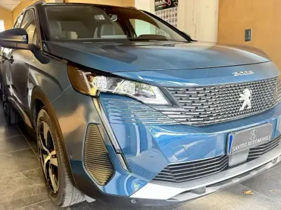 Usata Peugeot 3008 GT 131 CV (96 kW) 2022 Blue celebes metallizzato SUV