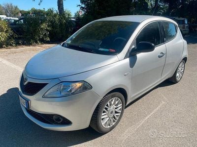 Usata Lancia Ypsilon Platinum 69 CV (50 kW) 2018 Grigio Utilitaria