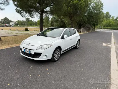 Usata Renault Mégane III Luxe 150 CV (110 kW) 2009 Bianco Berlina