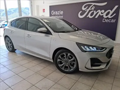 Usata Ford Focus ST-Line 115 CV (84 kW) 2024 Grigio moondust (metallizzato) Berlina