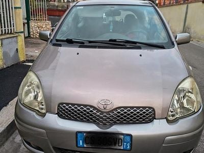 Usata 2005 Toyota Yaris Berlina | 990 €