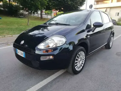 Usata Fiat Punto Street 69 CV (50 kW) 2014 Blu/azzurro Utilitaria