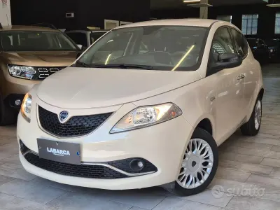 Usata Lancia Ypsilon Gold 69 CV (50 kW) 2017 Beige Utilitaria