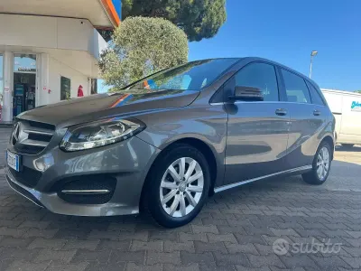 Käytetty Mercedes B160 Executive 90 HP (66 kW) 2016 Harmaa Tila-auto