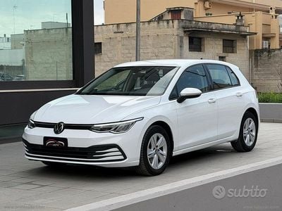 Usata VW Golf VII Life 115 CV (84 kW) 2021 Bianco Utilitaria