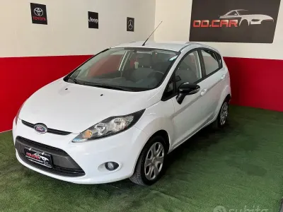 Usata Ford Fiesta 82 CV (60 kW) 2009 Bianco Berlina