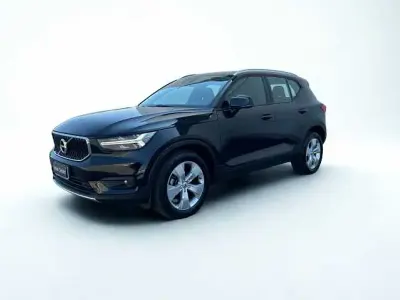 Usata Volvo XC40 Momentum 163 CV (119 kW) 2021 Nero SUV