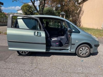 Usata Peugeot 1007 73 CV (53 kW) 2005 Verde Monovolume