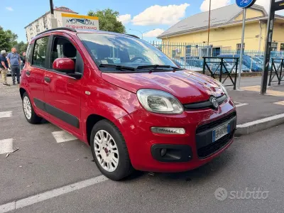 Usata Fiat Panda Lounge 69 CV (50 kW) 2013 Rosso Utilitaria