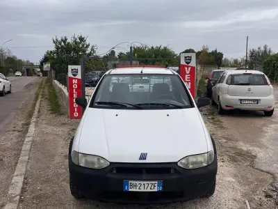 Usata Fiat Strada 63 CV (46 kW) 2002 Bianco Pick-up