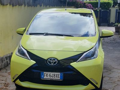 Usata Toyota Aygo 69 CV (50 kW) 2017 Giallo Utilitaria