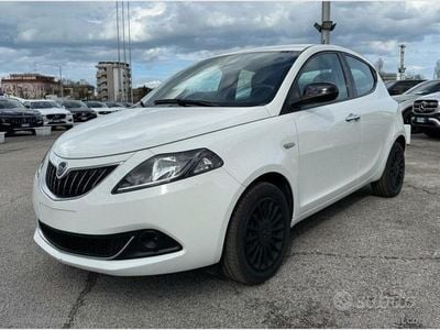 Usata Lancia Ypsilon Silver 69 CV (50 kW) 2022 Bianco Utilitaria