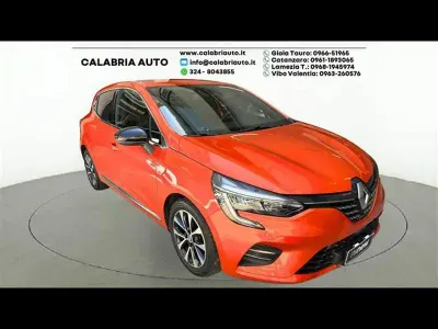 Begagnad Renault Clio V Techno 100 HK (73 kW) 2023 Orange