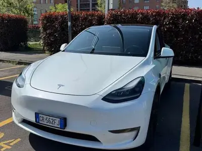 Usata Tesla Model Y 189 kW (258 CV) 2023 Bianco SUV