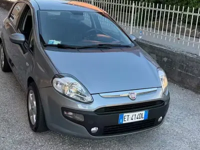 Usata Fiat Punto Street 77 CV (56 kW) 2013 Grigio Utilitaria