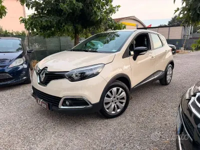 Usata Renault Captur Life 90 CV (66 kW) 2015 Bianco SUV