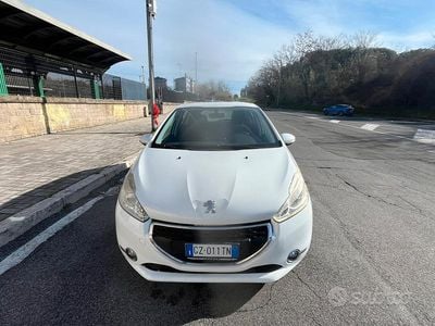 Usata Peugeot 208 Active 82 CV (60 kW) 2013 Bianco Utilitaria