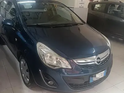 Usata Opel Corsa 65 CV (47 kW) 2011 Bluazzurro Utilitaria