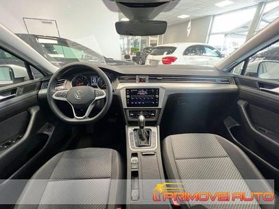 Usata VW Passat Conceptline 150 CV (110 kW) 2023 Bianco Station wagon