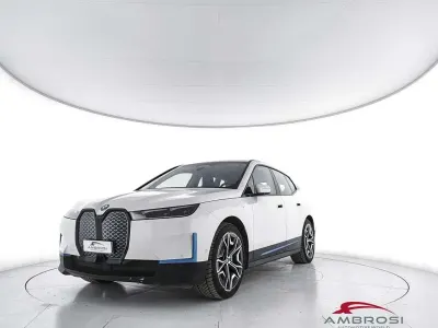 Usata BMW iX 239 kW (326 CV) 2022 Bianco SUV