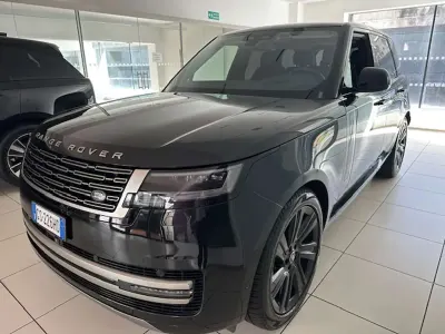 Usata Land Rover Range Rover HSE 300 CV (220 kW) 2024 Santorini black SUV