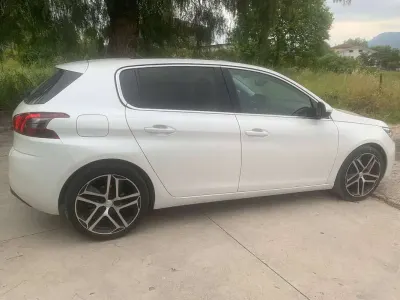 Usata Peugeot 308 Allure 131 CV (96 kW) 2019 Bianco Berlina