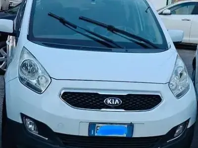 Usata Kia Venga 90 CV (66 kW) 2015 Bianco Utilitaria