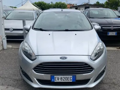 Usata Ford Fiesta 75 CV (55 kW) 2014 Argento Utilitaria