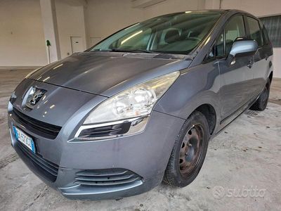 Usata Peugeot 5008 Business-Line 112 CV (82 kW) 2011 Grigio Monovolume