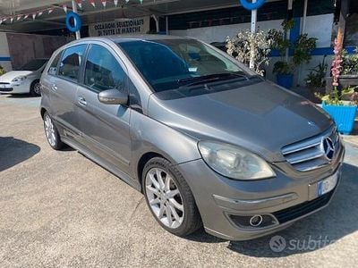 Usata Mercedes B180 109 CV (80 kW) 2006 Grigio Monovolume