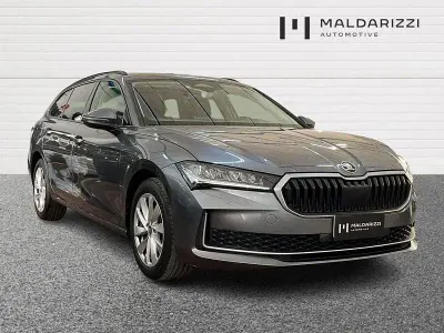 Usata Skoda Superb Selection 150 CV (110 kW) 2025 Grigio Station wagon