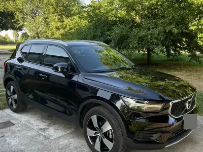 Usata Volvo XC40 Momentum 150 CV (110 kW) 2021 Nero SUV
