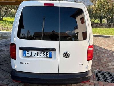 Usata VW Caddy 105 CV (77 kW) 2017 Bianco Monovolume