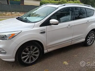 Usata Ford Kuga Vignale 150 CV (110 kW) 2017 Bianco SUV