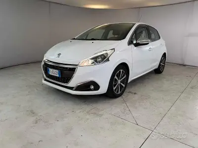 Gebraucht Peugeot 208 Allure 75 PS (55 kW) 2017 Weiß Kleinwagen