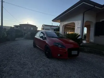 Usata Fiat Grande Punto 90 CV (66 kW) 2007 Rosso Utilitaria