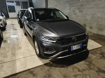 Usata VW T-Roc Life 115 CV (84 kW) 2025 Grigio SUV