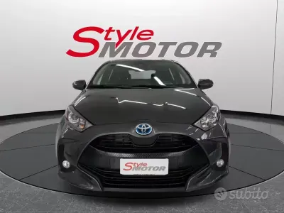 Gebraucht Toyota Yaris Hybrid Business Edition 92 PS (67 kW) 2024 Grau Limousine