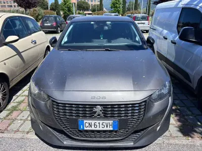 Usata Peugeot 208 Allure 101 CV (74 kW) 2023 Utilitaria